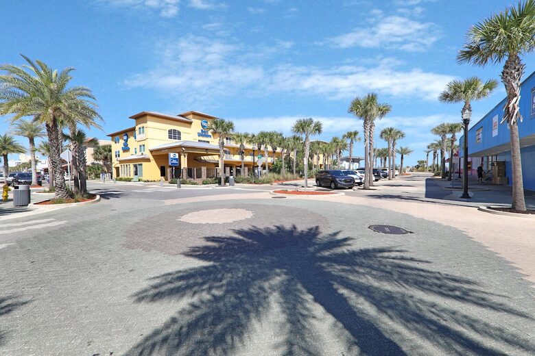 Stylish Neptune Beach Escape – Steps to the Sand - Neptune Beach, Florida