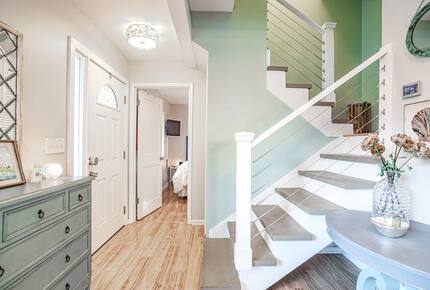 Stylish Neptune Beach Escape – Steps to the Sand - Neptune Beach, Florida