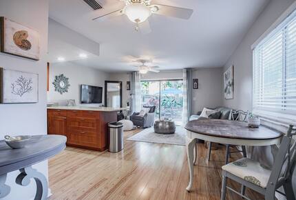 Stylish Neptune Beach Escape – Steps to the Sand - Neptune Beach, Florida