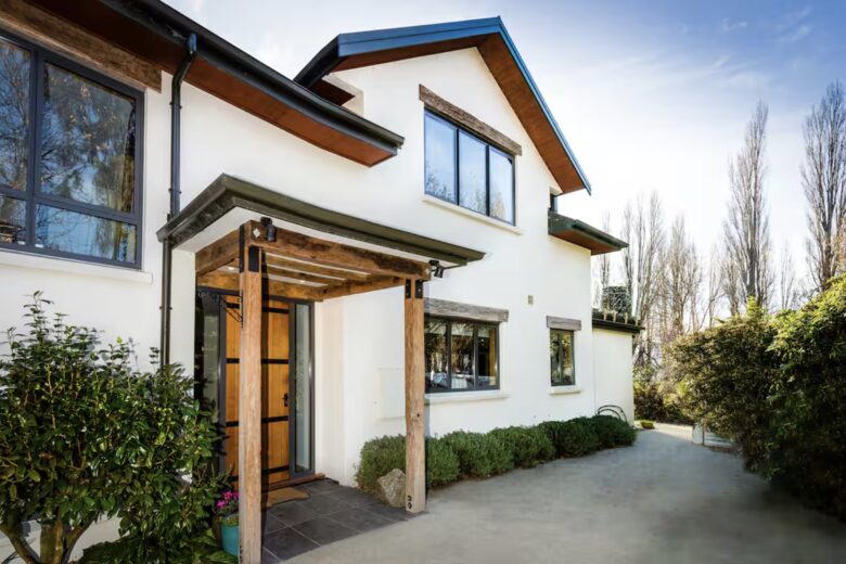 That Wanaka Tree House | BEST Lake Front Location - Wānaka, New Zealand