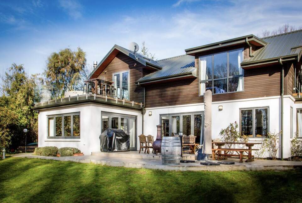 That Wanaka Tree House | BEST Lake Front Location - Wānaka, New Zealand