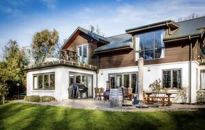 That Wanaka Tree House | BEST Lake Front Location - Wānaka, New Zealand