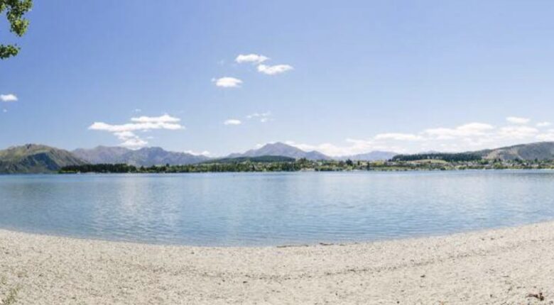 That Wanaka Tree House | BEST Lake Front Location - Wānaka, New Zealand