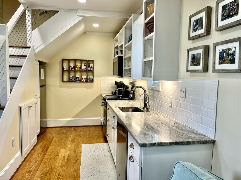 Charming Waterfront Cottage with Pickleball Court - Gloucester, Virginia