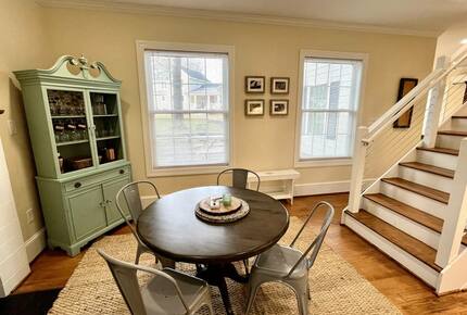 Charming Waterfront Cottage with Pickleball Court - Gloucester, Virginia