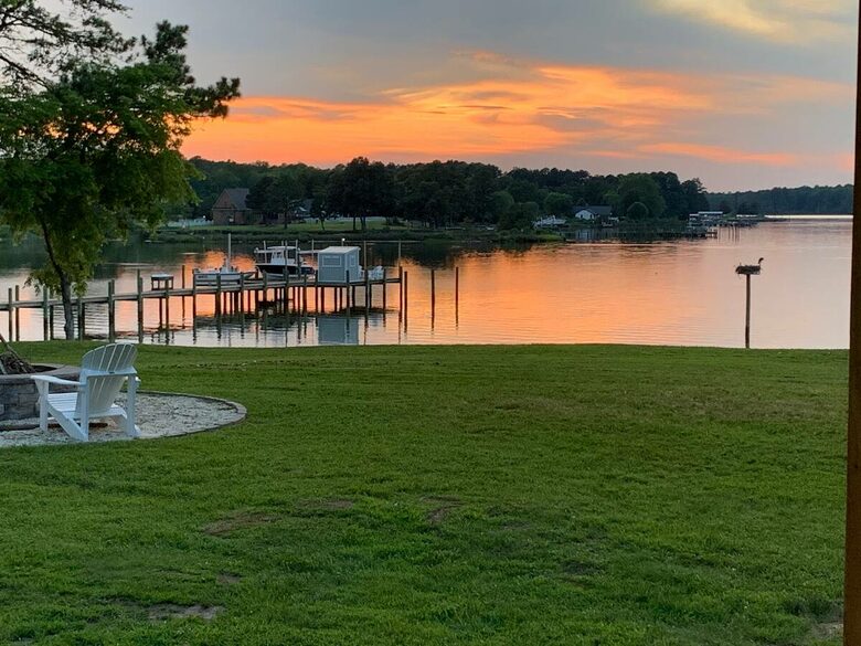Charming Waterfront Cottage with Pickleball Court - Gloucester, Virginia