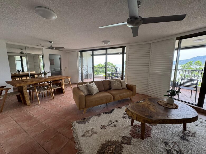 Cairns Aquarius Apartment - Cairns, Australia