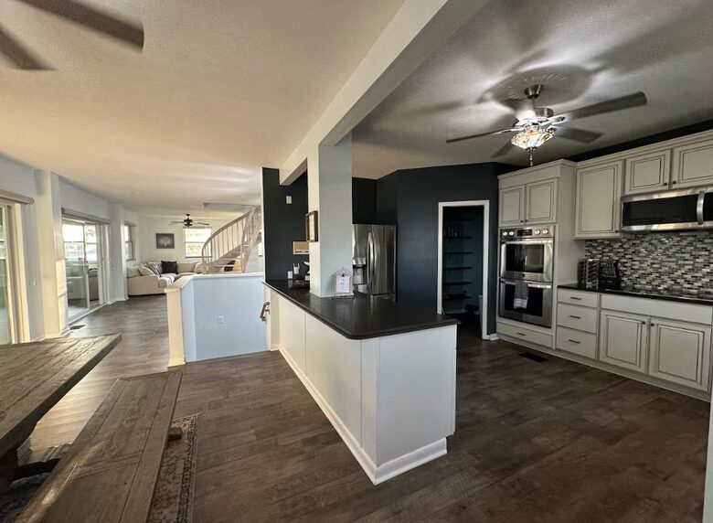 Waterfront Gulf Coast Haven with Private Dock - Mary Esther, Florida