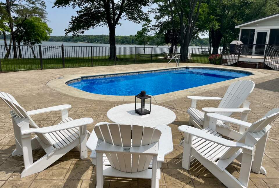 Charming Waterfront Cottage with Pickleball Court - Gloucester, Virginia