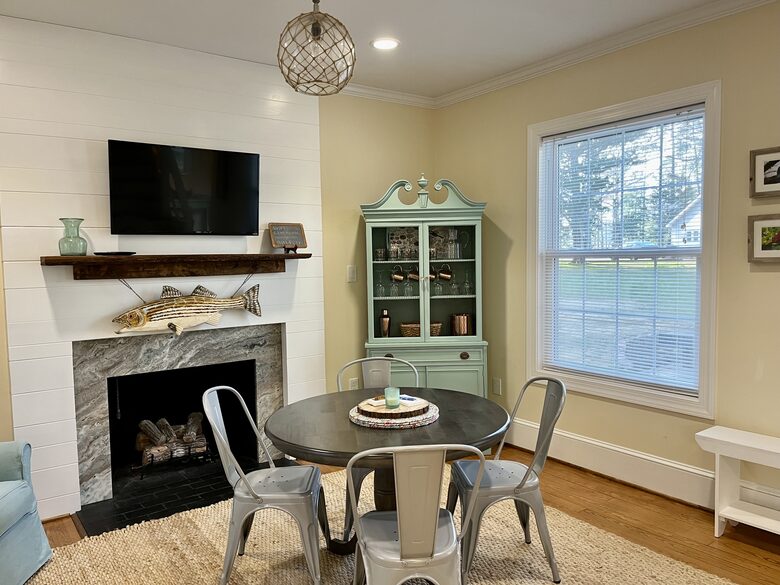 Charming Waterfront Cottage with Pickleball Court - Gloucester, Virginia