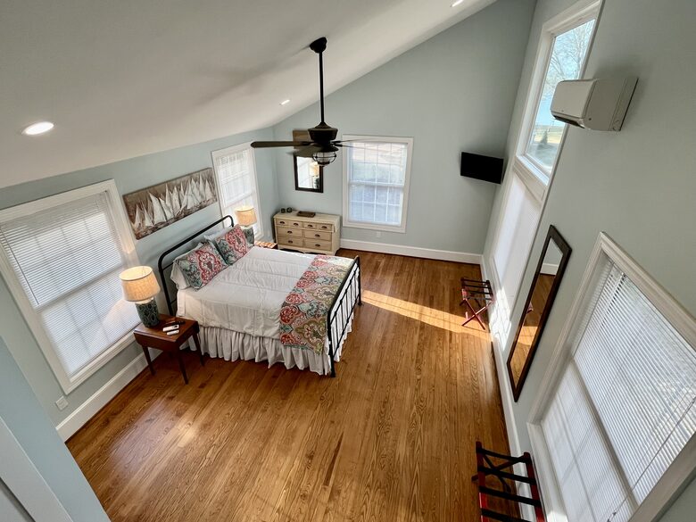 Charming Waterfront Cottage with Pickleball Court - Gloucester, Virginia