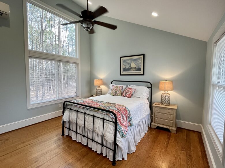Charming Waterfront Cottage with Pickleball Court - Gloucester, Virginia