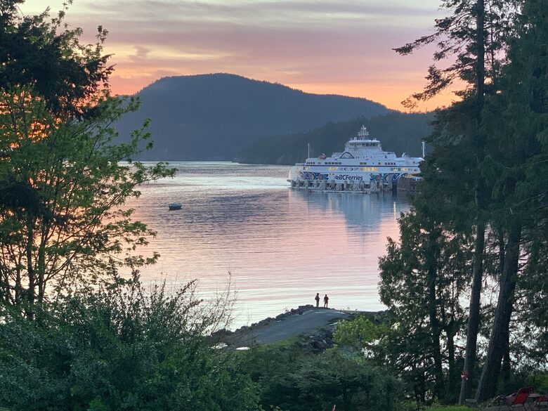 Waterfront Garden Guest House with Stunning Sunsets - Mayne Island, Canada