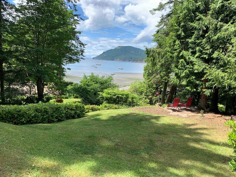 Waterfront Garden Guest House with Stunning Sunsets - Mayne Island, Canada