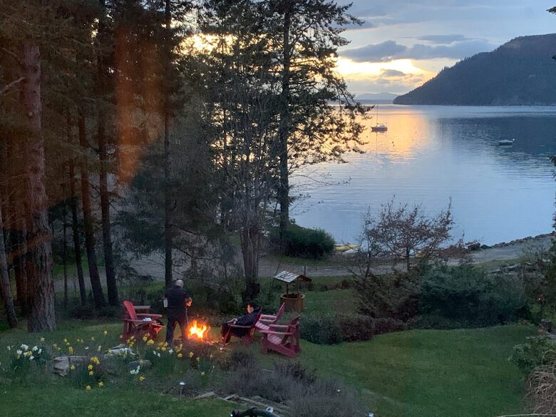 Waterfront Garden Guest House with Stunning Sunsets - Mayne Island, Canada