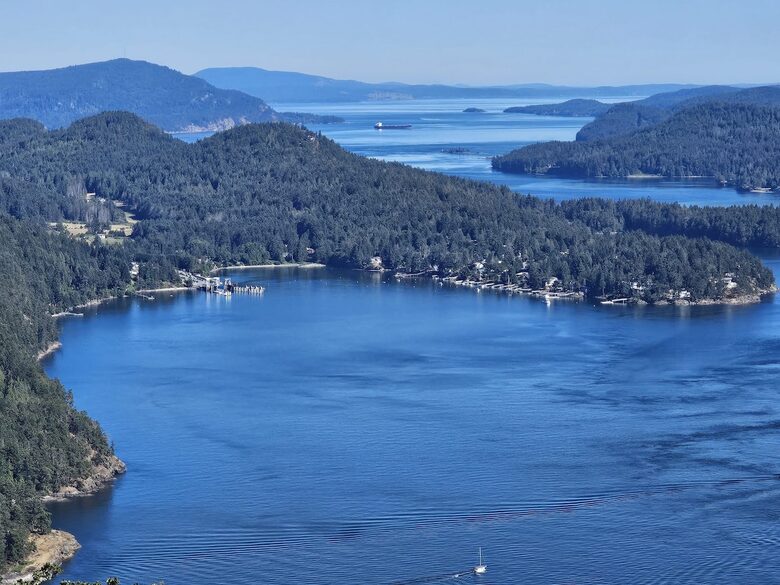 Waterfront Garden Guest House with Stunning Sunsets - Mayne Island, Canada