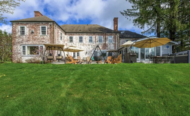 Luxury Berkshire Country Estate on 21 Acres - Pittsfield, Massachusetts