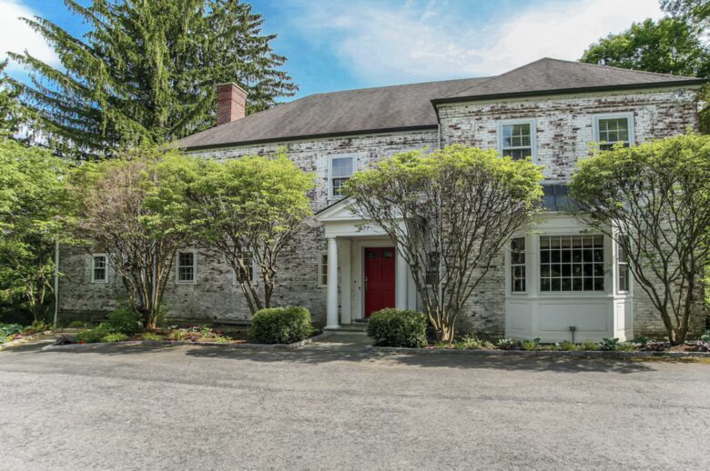 Luxury Berkshire Country Estate on 21 Acres - Pittsfield, Massachusetts