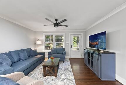 Craftsman Bungalow Near Uptown Charlotte - Charlotte, North Carolina