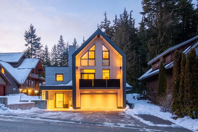 Stoked Ski Haus Luxe | Near Whistler Village! - Whistler, Canada