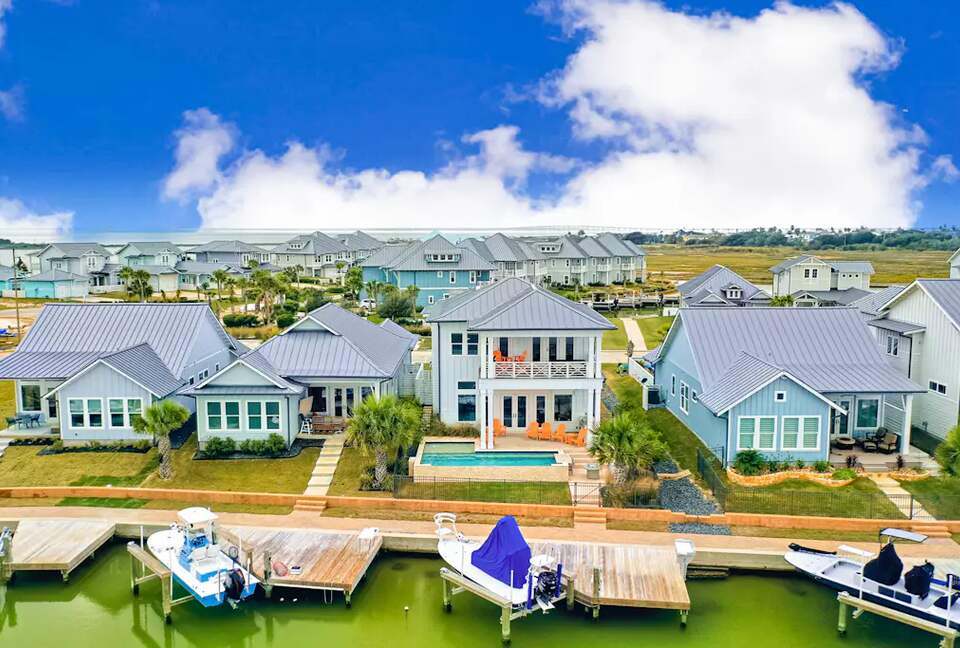 Waterfront Haven with Private Pool and Dock - Rockport, Texas