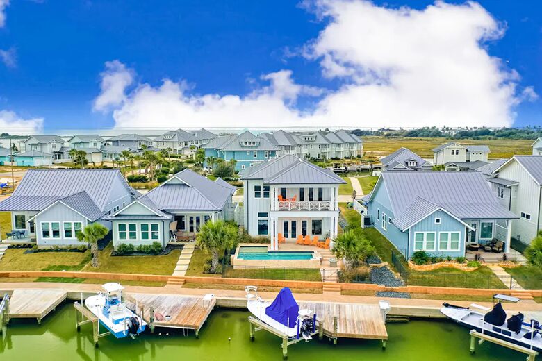 Waterfront Haven with Private Pool and Dock - Rockport, Texas