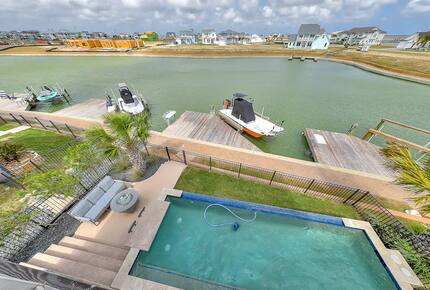 Waterfront Haven with Private Pool and Dock - Rockport, Texas