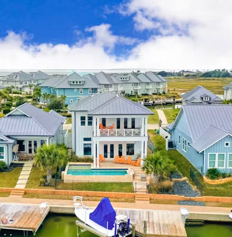 Waterfront Haven with Private Pool and Dock - Rockport, Texas