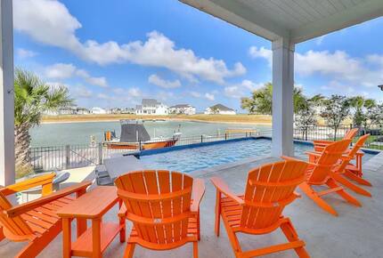Waterfront Haven with Private Pool and Dock - Rockport, Texas