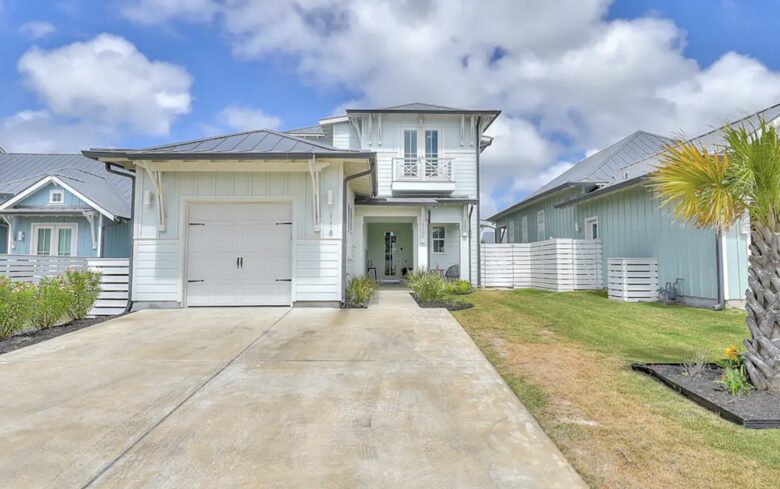 Waterfront Haven with Private Pool and Dock - Rockport, Texas