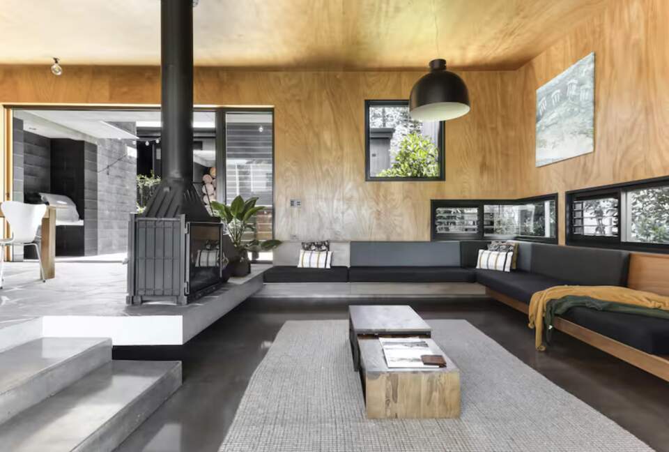 Banksia House | A Coastal Retreat of Natural Elegance - Kings Beach, Australia