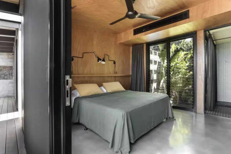 Banksia House | A Coastal Retreat of Natural Elegance - Kings Beach, Australia