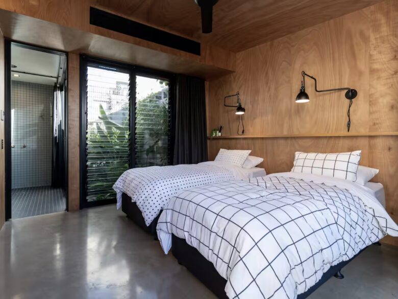 Banksia House | A Coastal Retreat of Natural Elegance - Kings Beach, Australia