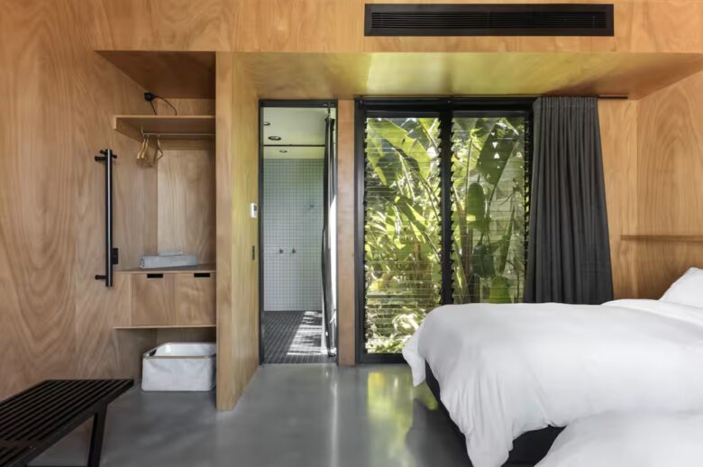 Banksia House | A Coastal Retreat of Natural Elegance - Kings Beach, Australia