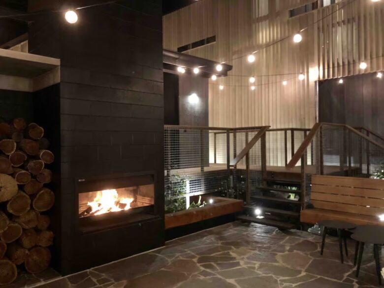 Banksia House | A Coastal Retreat of Natural Elegance - Kings Beach, Australia