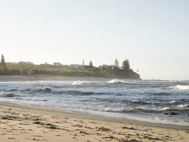 Banksia House | A Coastal Retreat of Natural Elegance - Kings Beach, Australia