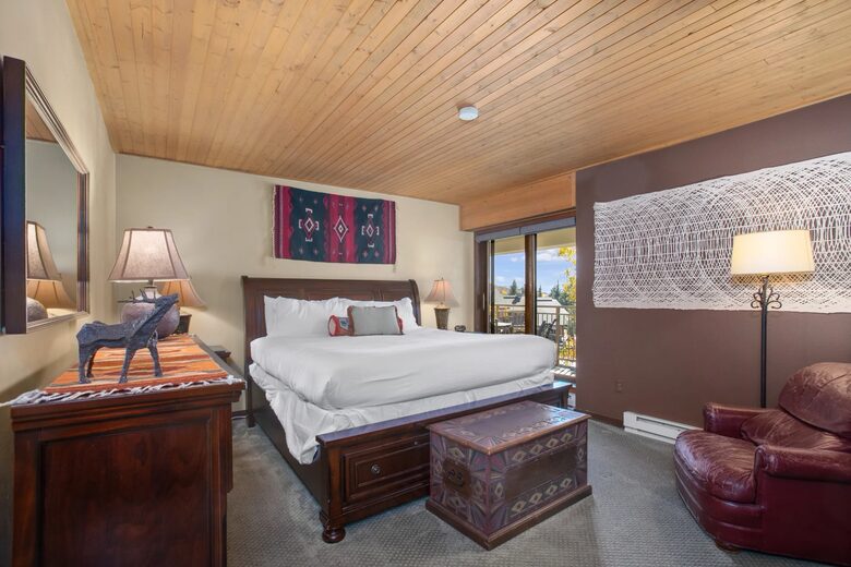 Ski-In/Ski-Out Steamboat Condo with Mountain Views - Steamboat Springs, Colorado