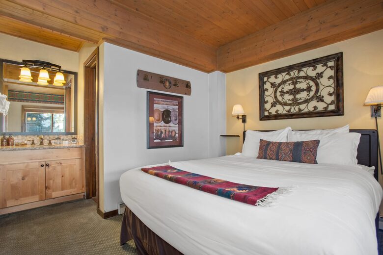 Ski-In/Ski-Out Steamboat Condo with Mountain Views - Steamboat Springs, Colorado
