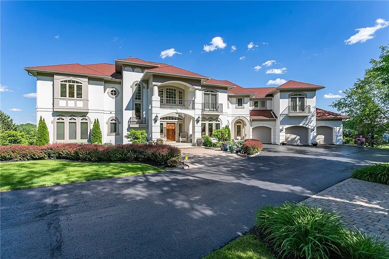 Spacious Finger Lakes Estate with Premier Amenities - Victor, New York