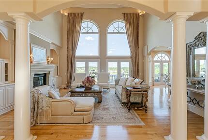 Spacious Finger Lakes Estate with Premier Amenities - Victor, New York