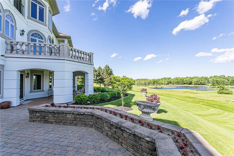 Spacious Finger Lakes Estate with Premier Amenities - Victor, New York
