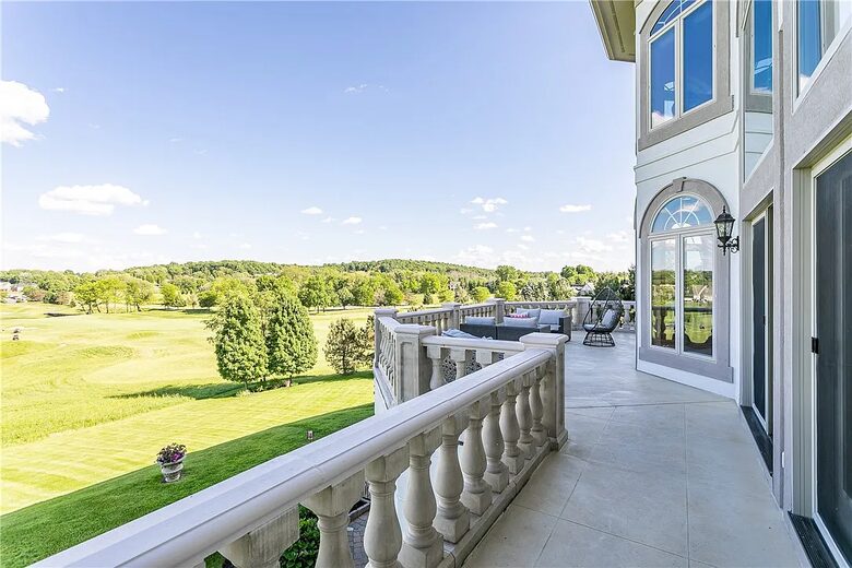Spacious Finger Lakes Estate with Premier Amenities - Victor, New York