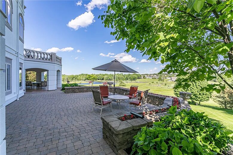 Spacious Finger Lakes Estate with Premier Amenities - Victor, New York