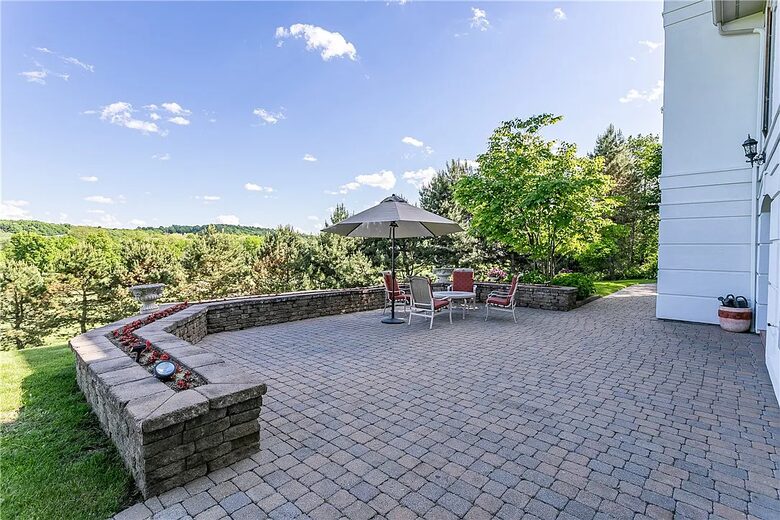 Spacious Finger Lakes Estate with Premier Amenities - Victor, New York