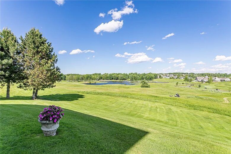 Spacious Finger Lakes Estate with Premier Amenities - Victor, New York