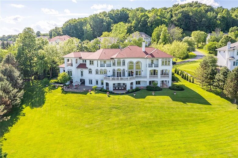 Spacious Finger Lakes Estate with Premier Amenities - Victor, New York