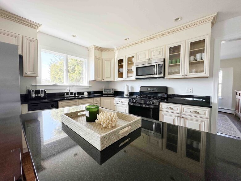 Secluded Westhampton Beach Haven Near the Water - Westhampton Beach, New York