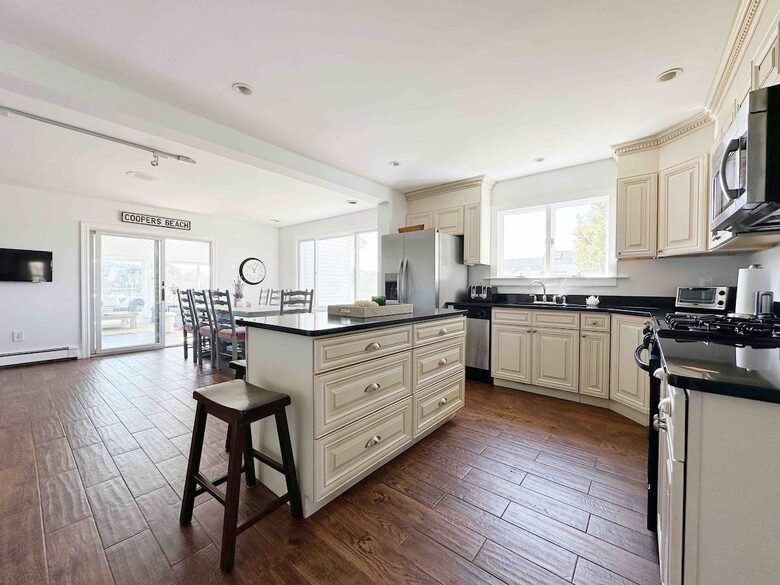 Secluded Westhampton Beach Haven Near the Water - Westhampton Beach, New York