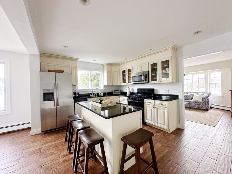 Secluded Westhampton Beach Haven Near the Water - Westhampton Beach, New York