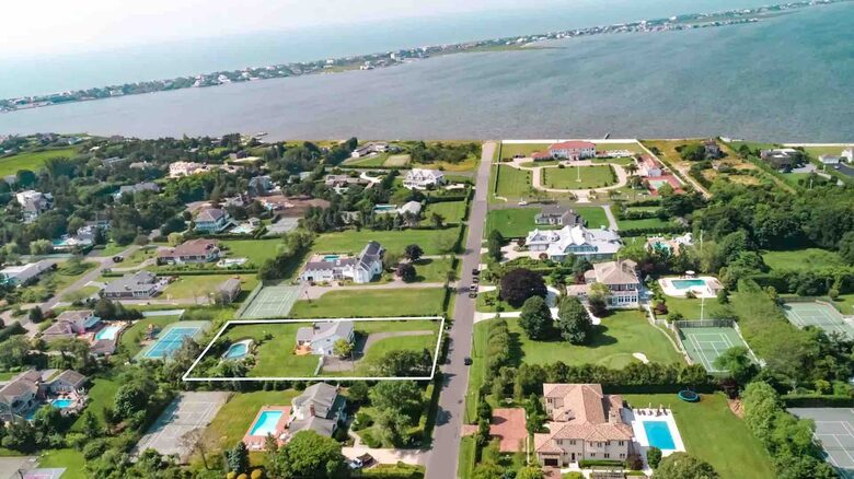 Secluded Westhampton Beach Haven Near the Water - Westhampton Beach, New York